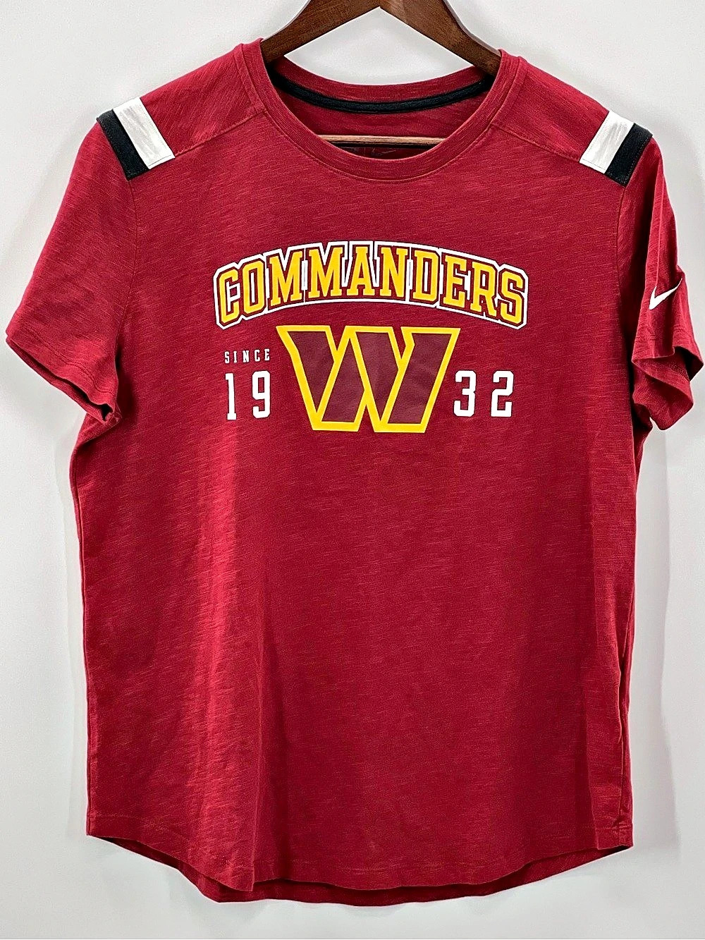 511 Nike Large Washington Commanders T-Shirt Red & Yellow